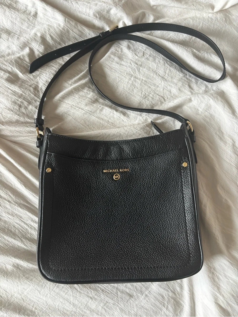 NWT! Michael Kors Black Pebbled Leather Jet Set Large Crossbody with Gold Logo